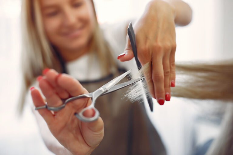 Melhores Cortes de Cabelo para Quem Tem Pouco Volume - Foto: freepik.com