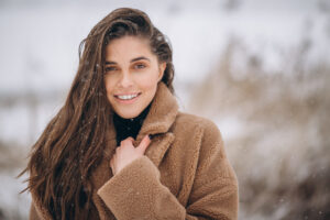 Dicas para Manter o Cabelo Saudável Durante o Inverno - Foto: freepik.com