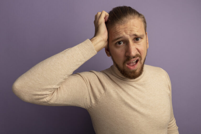 Queda de cabelo masculina: causas e soluções