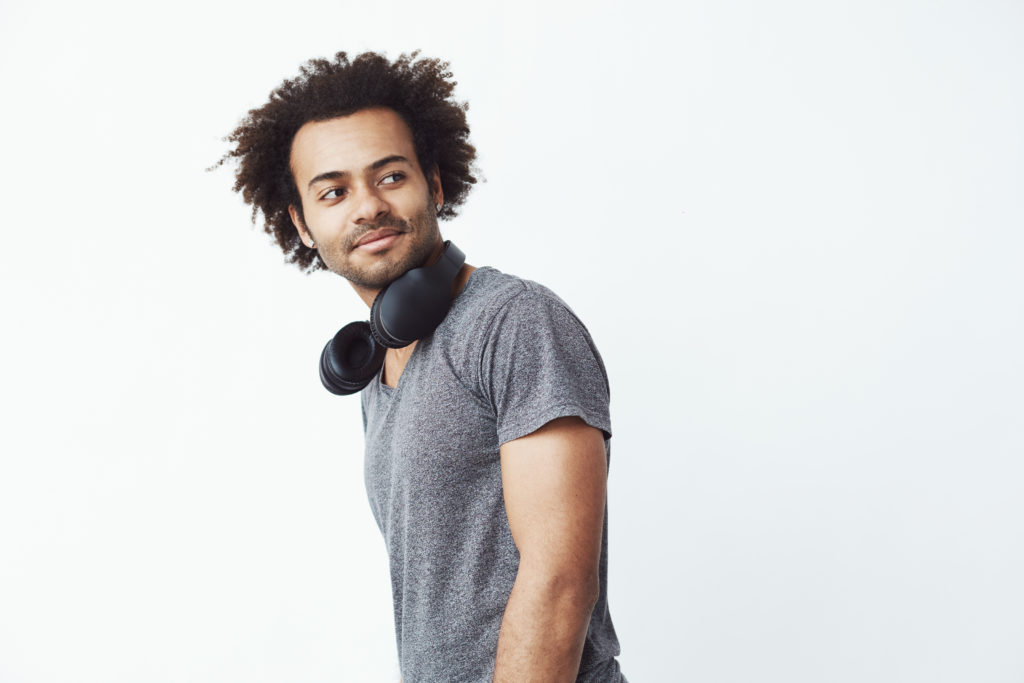 Como Cuidar do Cabelo Cacheado Masculino