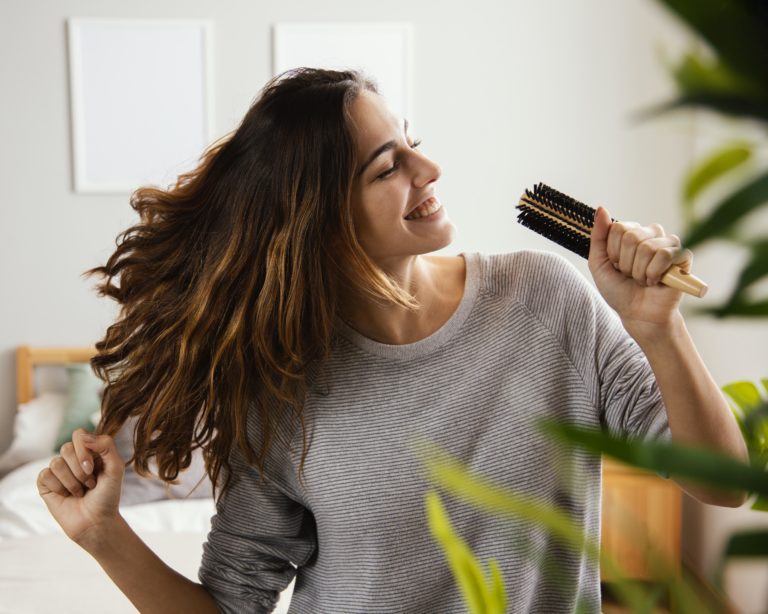 6 Dicas para Desembaraçar o Cabelo sem Quebrar os Fios