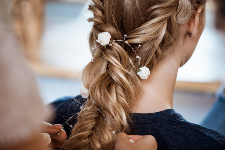 12 Dicas de Como Preparar um Cabelo para um Importante Evento