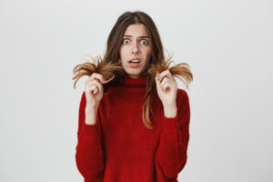 Cabelo quebrando: principais causas e como evitar