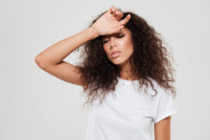 Cabelo poroso: o que é, como identificar e como tratar corretamente - www.freepik.com