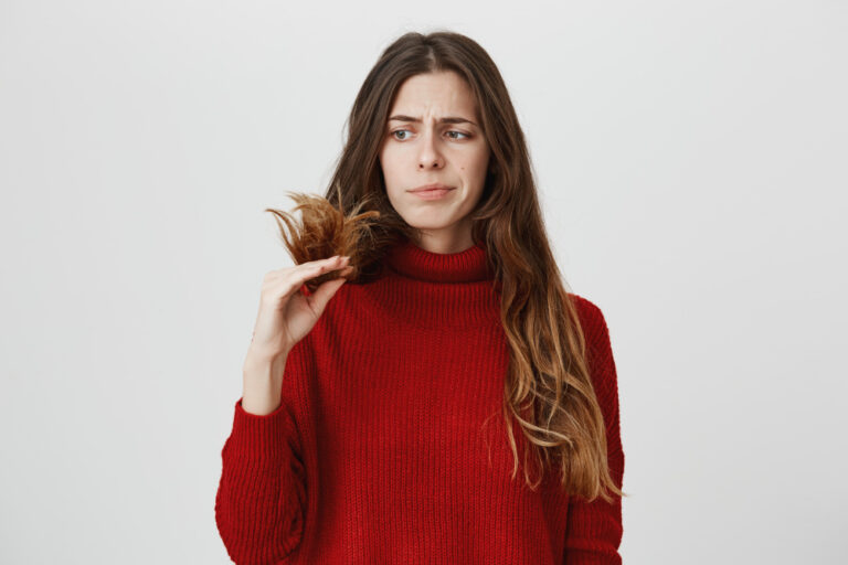 Cabelo opaco e sem brilho: principais causas e como recuperar a luminosidade dos fios - www.freepik.com