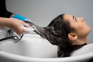 Como escolher o shampoo ideal para o seu tipo de cabelo - www.freepik.com