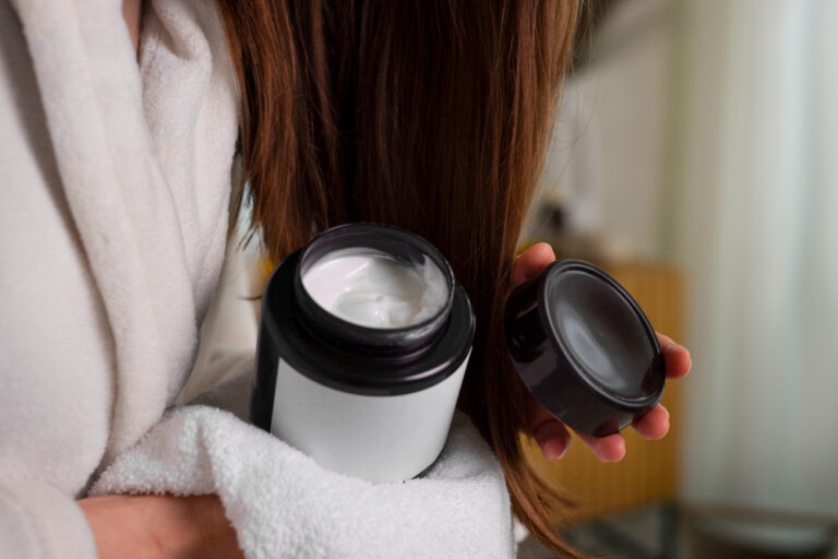 Máscara Capilar: Como Escolher a Ideal para Seu Tipo de Cabelo - Fonte: www.freepik.com