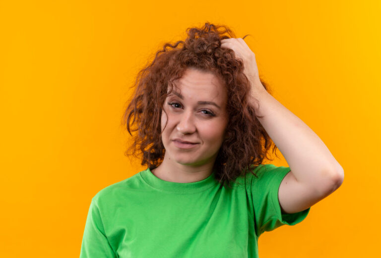 Cabelo Áspero: Principais Causas e Como Recuperar a Maciez dos Fios - Fonte: www.freepik.com
