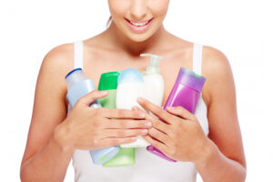Shampoo Transparente ou Leitoso: Qual a Diferença e Como Escolher o Ideal para Seu Cabelo? - Fonte: www.freepik.com
