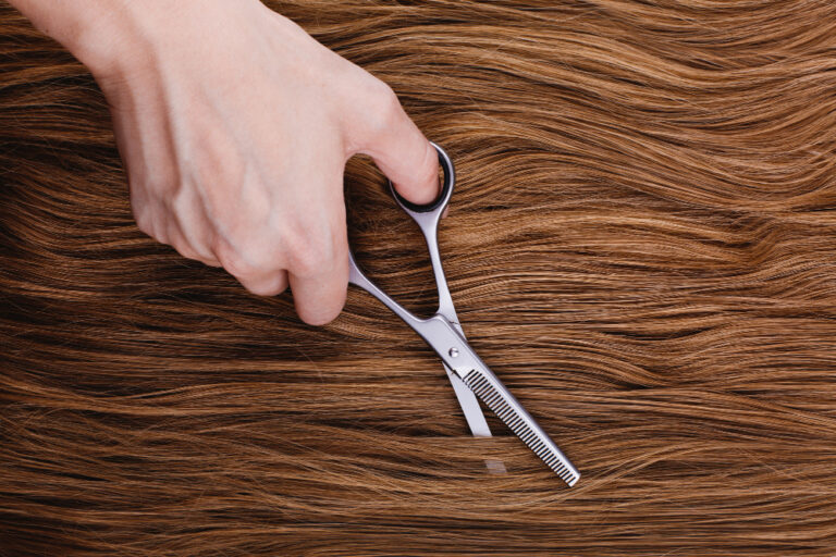 Cabelo Mudou de Textura? Entenda as Principais Causas ao Longo da Vida - Fonte: www.freepik.com